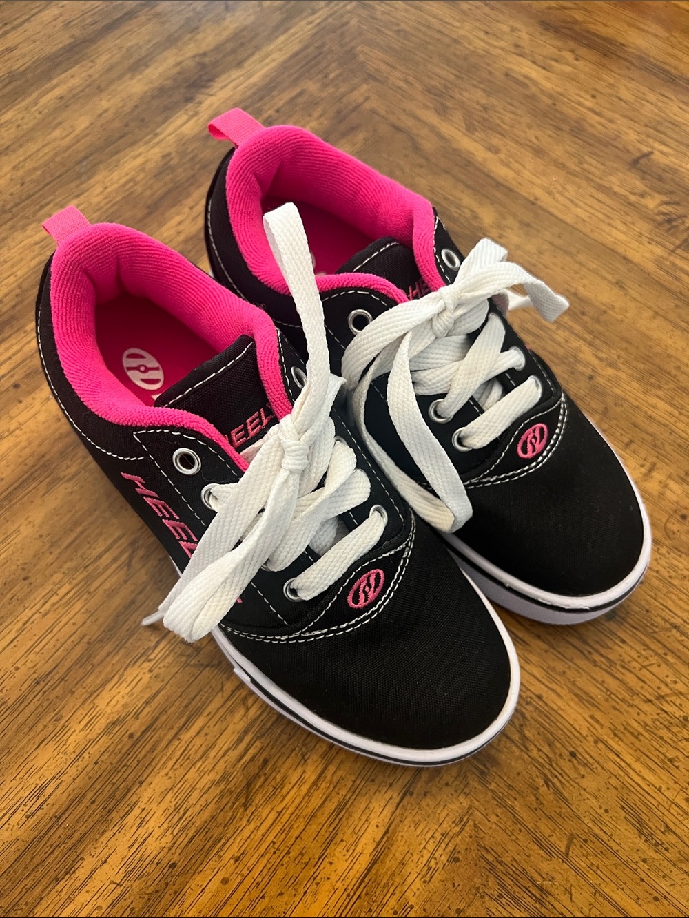 Heelys Black & Pink Low-Top Lace-Up Skate Sneakers